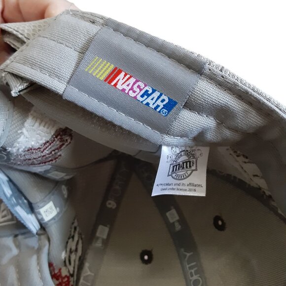 New Era Joe Gibbs M&M Racing Nascar Sprint Cup Series Champion 2015 Hat - Picture 6 of 7